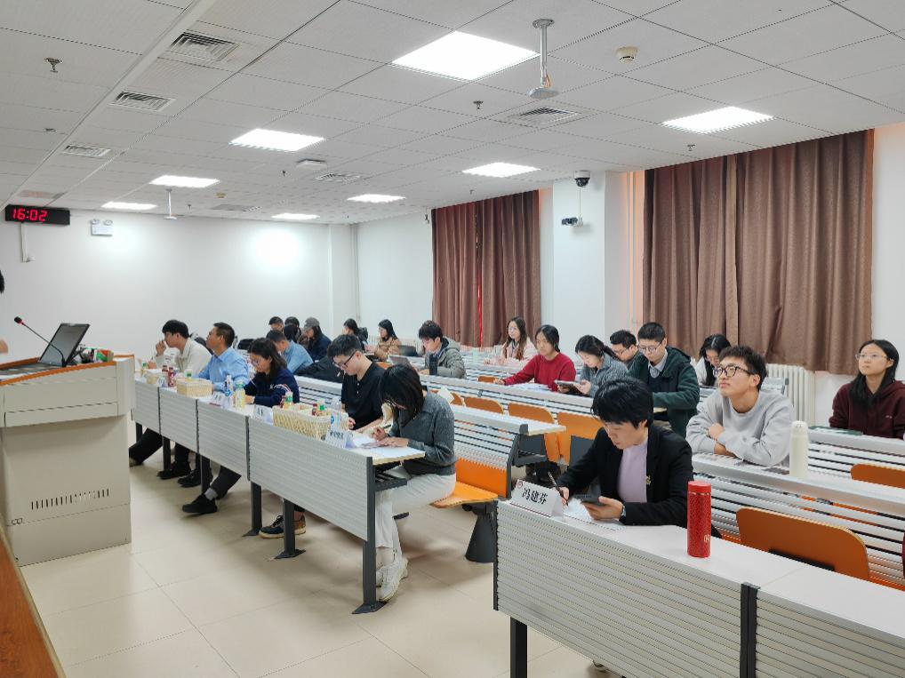 以及研究员塔林夫